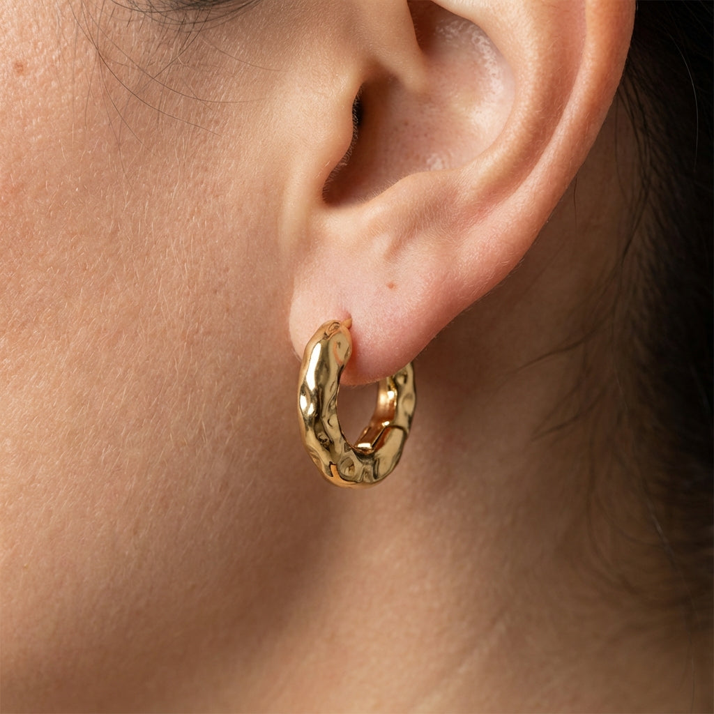 Emilia B2003 earrings - Gold on model A