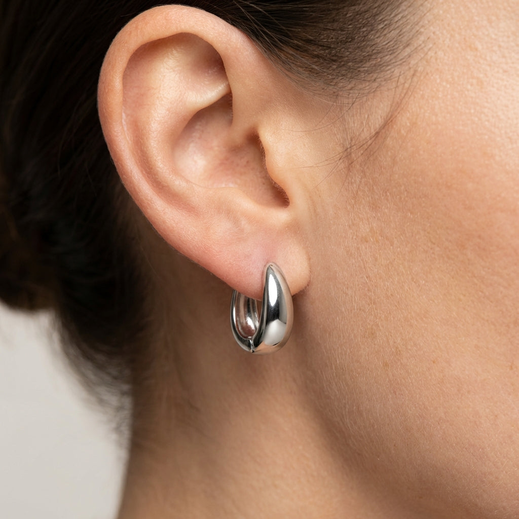 Emilia B2008 earrings - Silver on model H