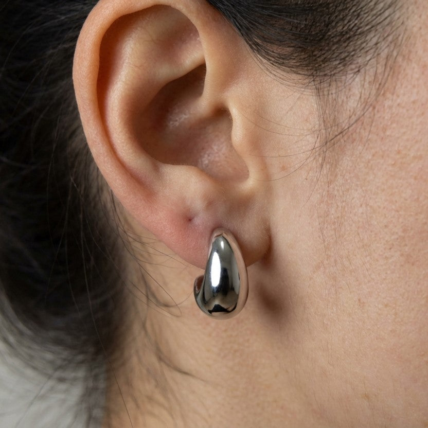 Emilia B2015 earrings - Silver on model A