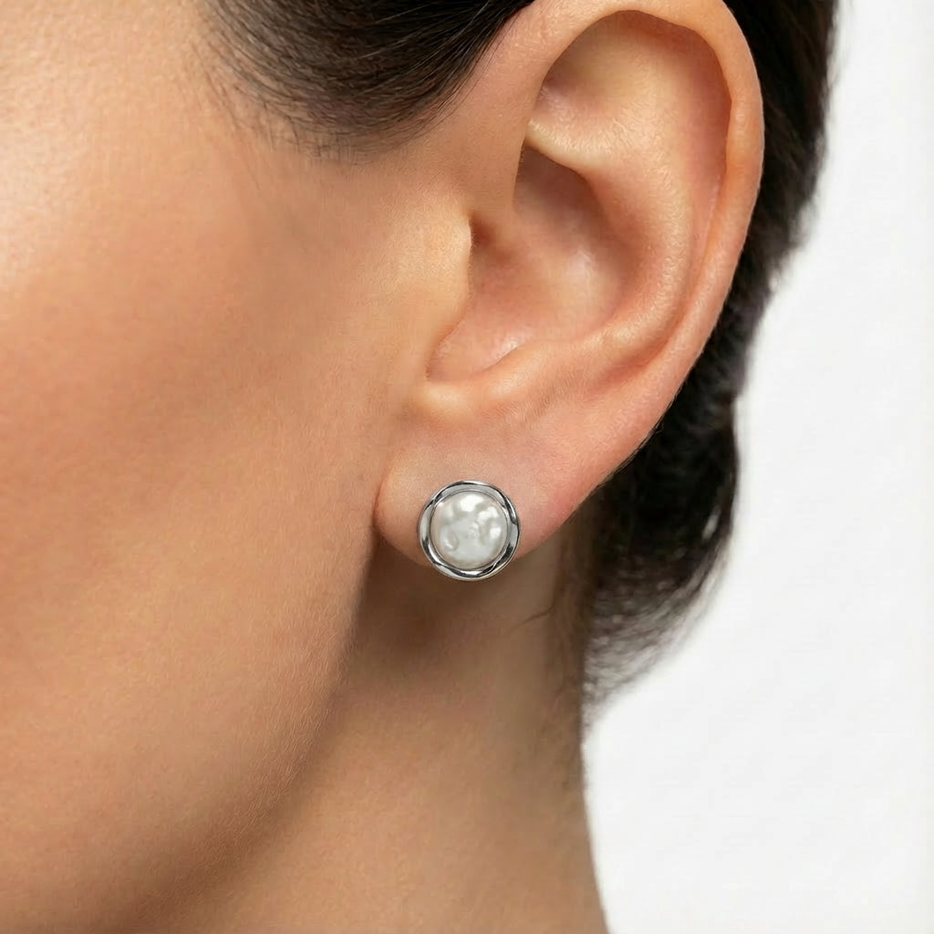 Emilia B2017 earrings - Silver on model H