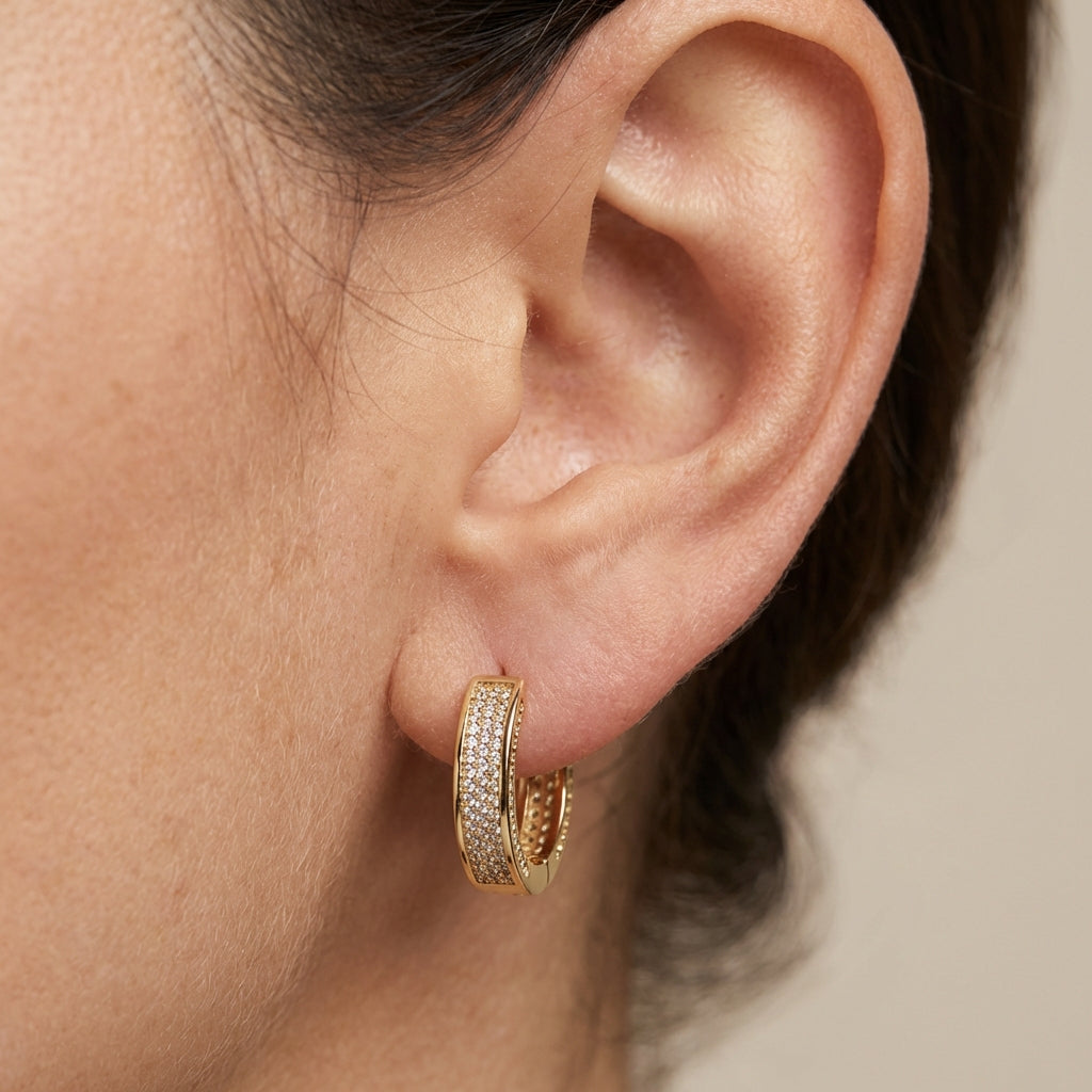 Emilia B2020 earrings - Gold on model O