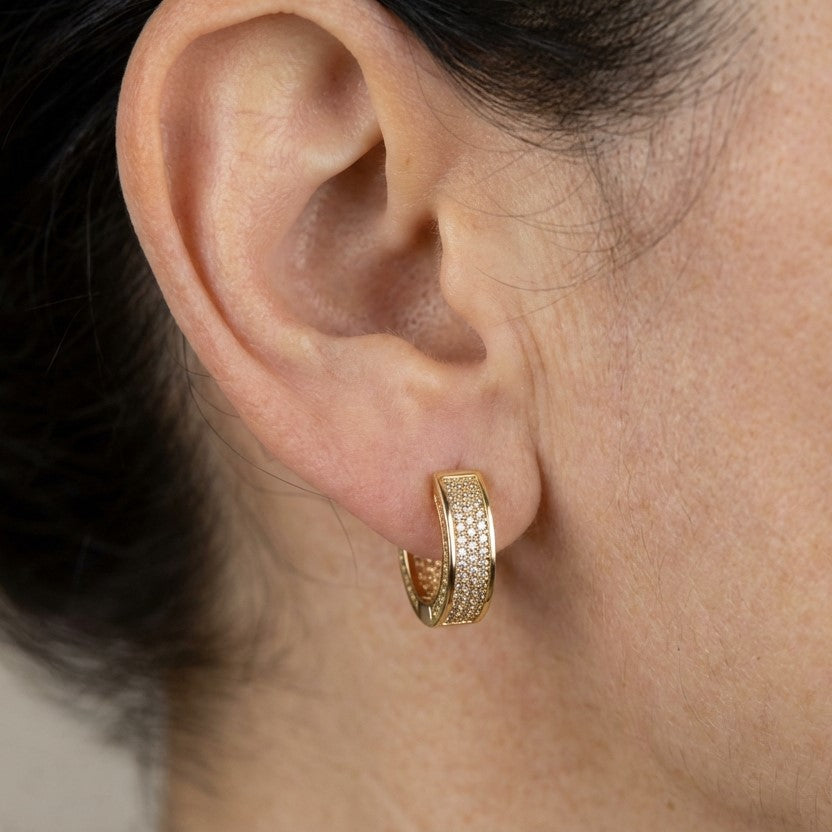 Emilia B2020 earrings - Gold on model O