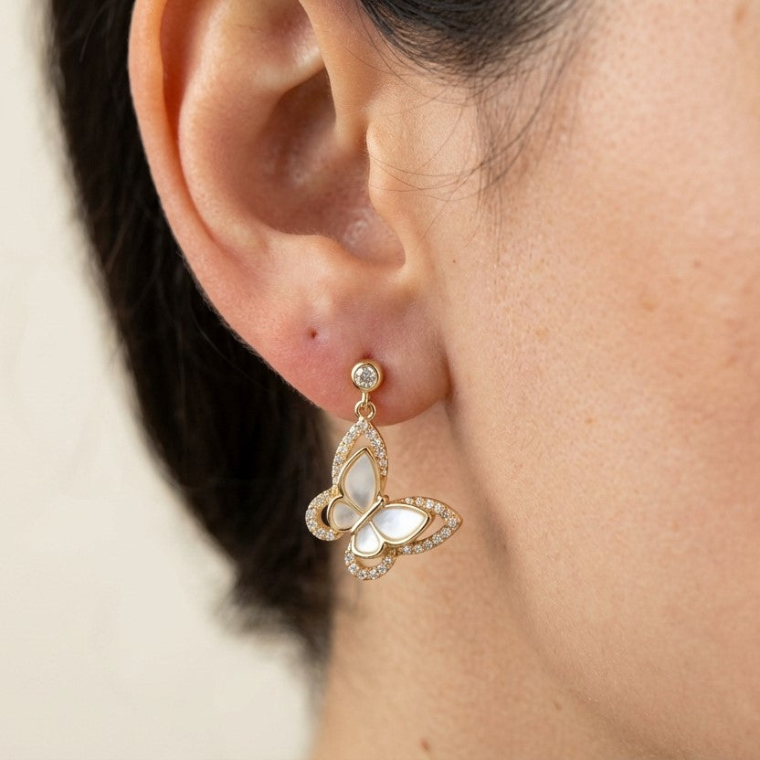 Emilia B2021 earrings - Gold on model A