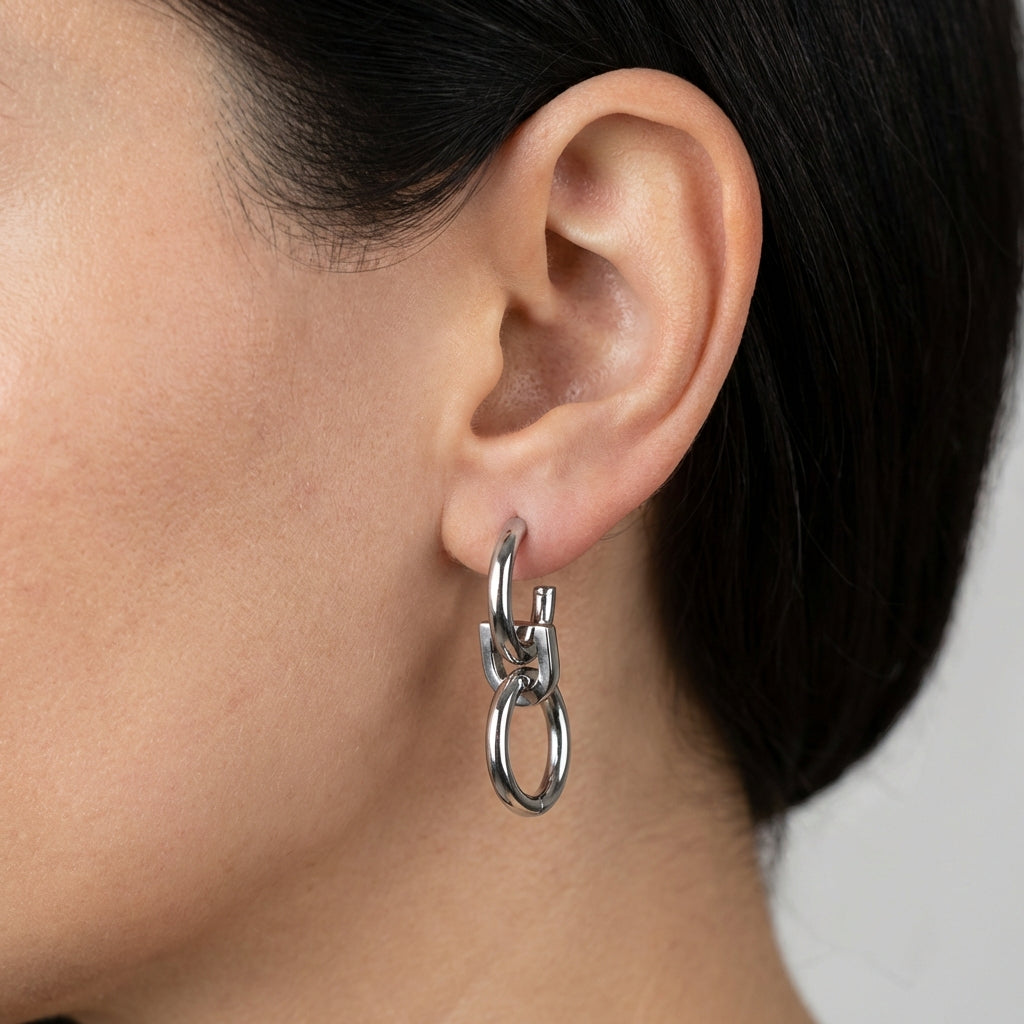 Emilia B2024 earrings - Silver on model A