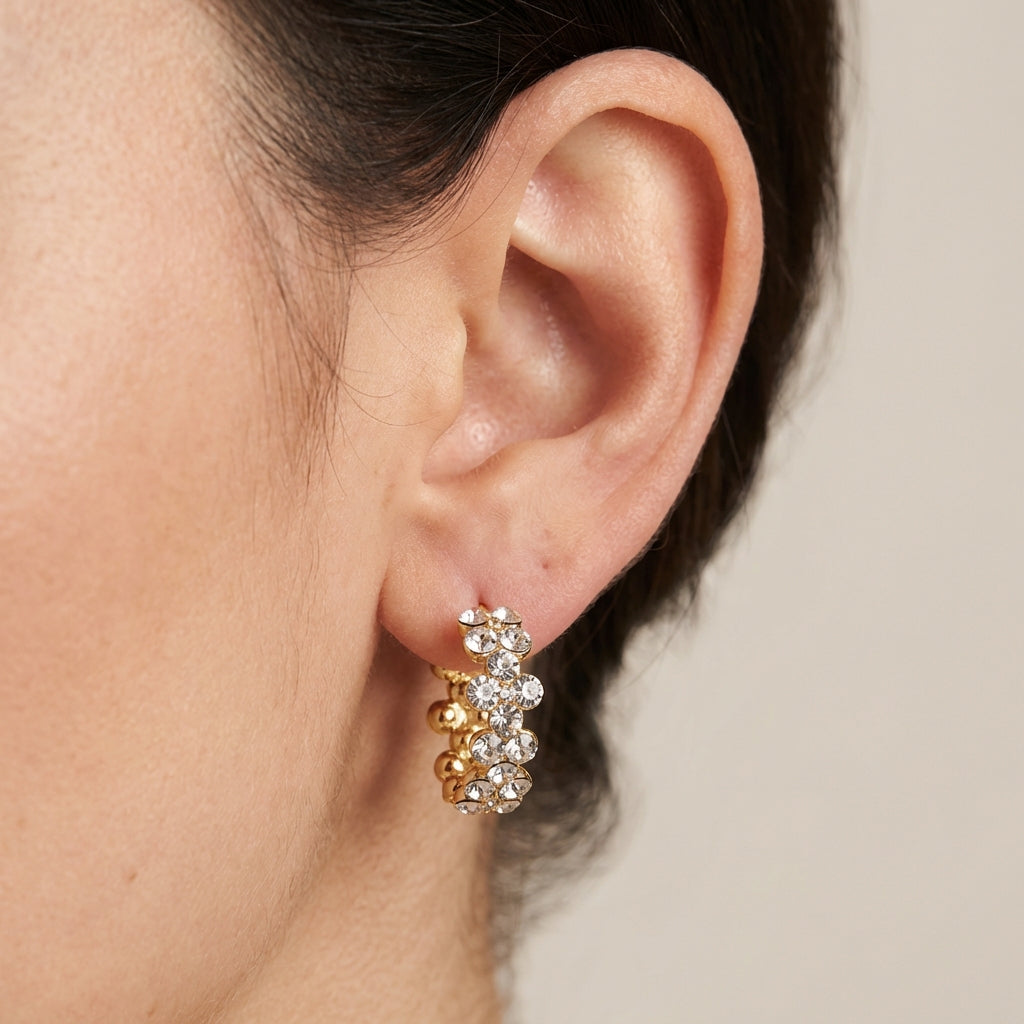 Emilia S3016 earrings - Gold on model A