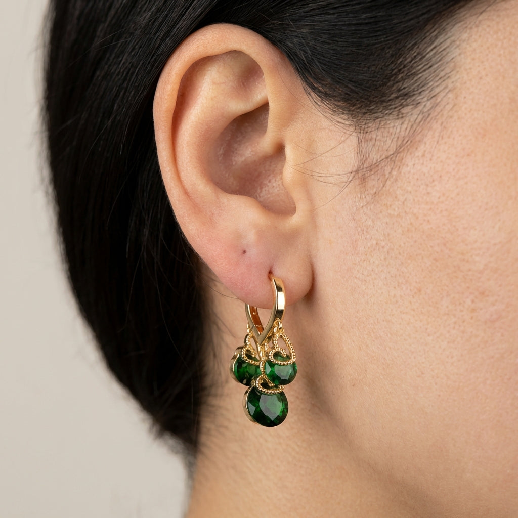 Emilia S3029 earrings - Gold on model A