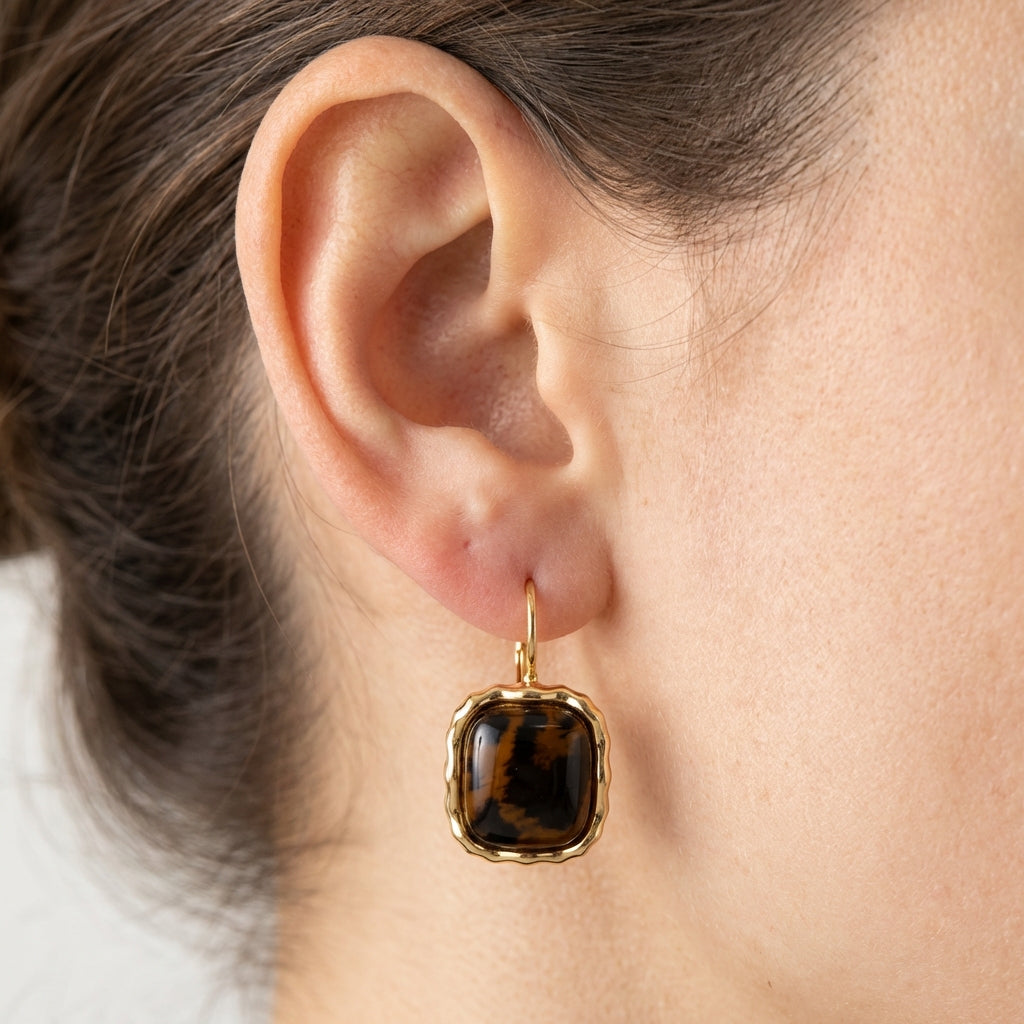 Emilia S3037 earrings - Gold on model A