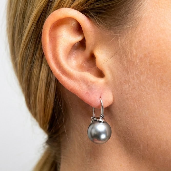 Emilia S3038 earrings - Silver on model H